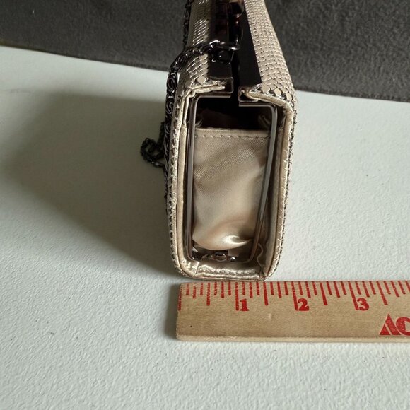 La Regale Chain Strap Metal Clasp Mesh Evening Clutch Women's Beige - Picture 10 of 11